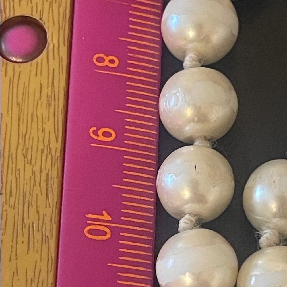 CHANEL White Pearl Bracelet with Gold light pink pearl charm Charm - Picture 9 of 11